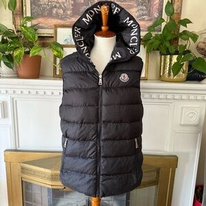 Moncler Hooded puffy vest
